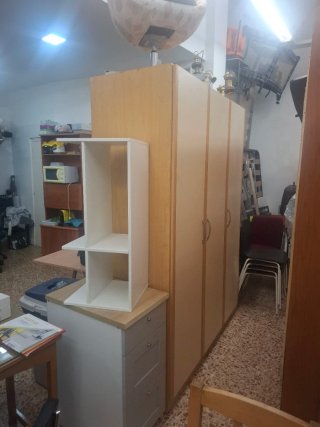 Armario 4 puertas beige y marrón