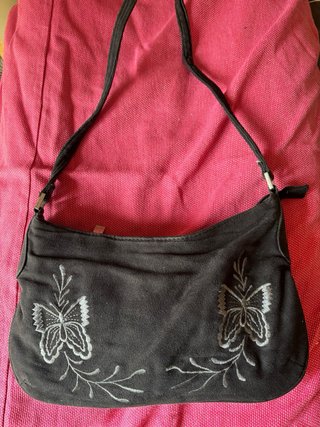 Bolso negro bordado mariposas
