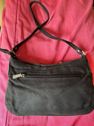 Bolso negro bordado mariposas