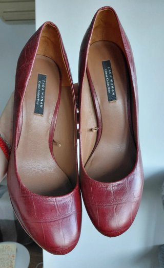 Zapatos de tacón burdeos / granates