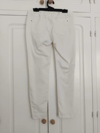 Pantalón blanco Zara con cremalleras