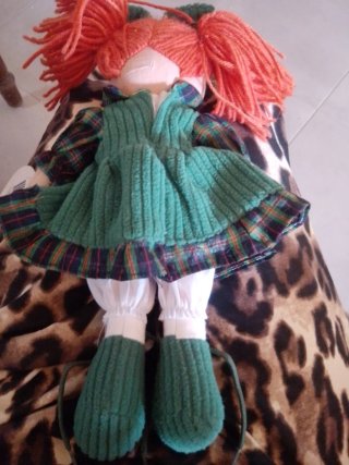 Muñeca Roisin Pelirroja Vestido Verde
