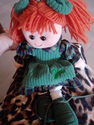 Muñeca Roisin Pelirroja Vestido Verde