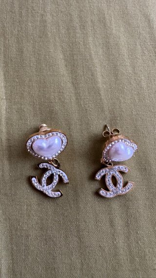 Pendientes Chanel Corazón Perla y Logo