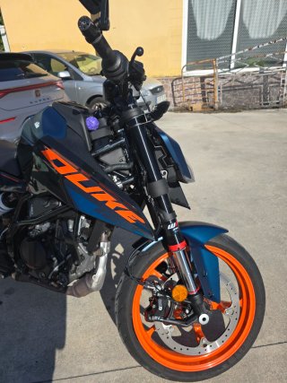 KTM Duke 125 Negra y Naranja