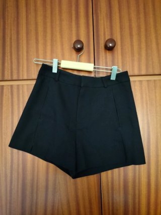 Falda negra corta