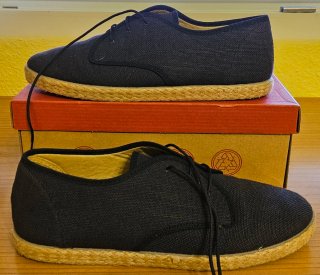 Zapatos de esparto y lona azul