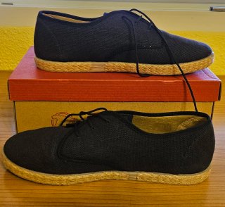 Zapatos de esparto y lona azul