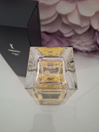 Yves Saint Laurent Trench iris sensual