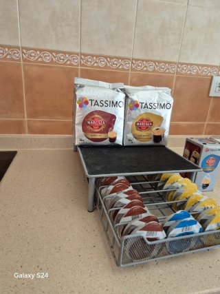 Dispensador Tassimo y paquetes de café