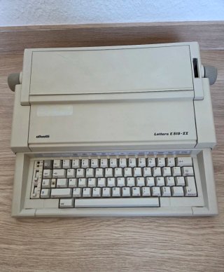 Máquina de escribir Olivetti Lettera E515-II