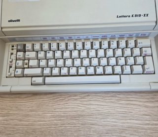 Máquina de escribir Olivetti Lettera E515-II