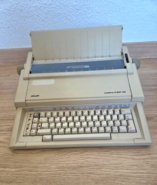 Máquina de escribir Olivetti Lettera E515-II