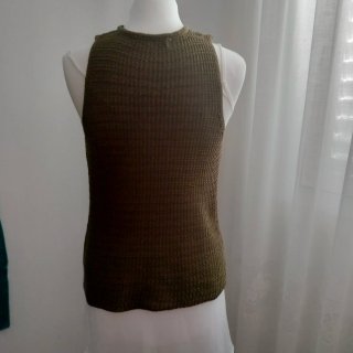 Top crochet verde oscuro con abalorios
