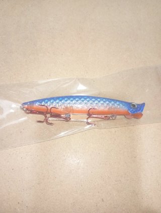 Señuelo de pesca azul y rojo