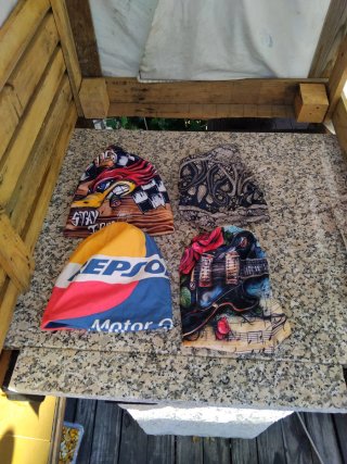 Gorros Primavera Multicor 4- 30 eur  1- 10 eur