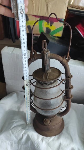 Lanterna a petrolio antica