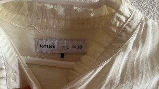 Blusa blanca con cuello volantes