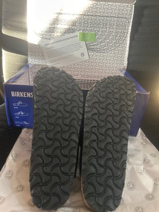 Sandalias Birkenstock negras y doradas Talla 38
