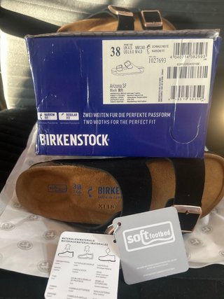 Sandalias Birkenstock negras y doradas Talla 38