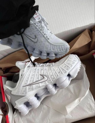 Nike Shox Plata y Blanco
