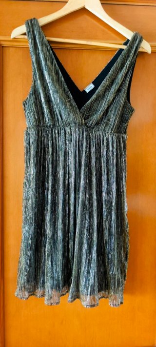 Vestido fiesta dorado muy cómodo de llevar