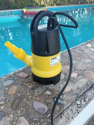 Electrobomba Sumergible Lavor Negra y Amarilla
