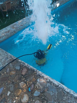Electrobomba Sumergible Lavor Negra y Amarilla