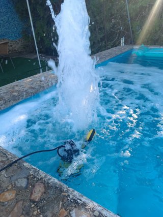 Electrobomba Sumergible Lavor Negra y Amarilla