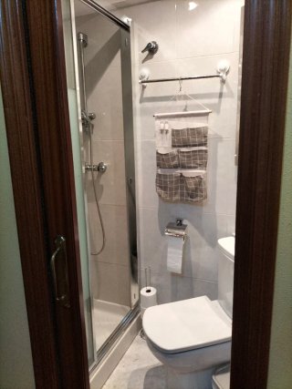OFREZCO HABITACIÓN Y BAÑO INDIVIDUALES EN BAGATZA.