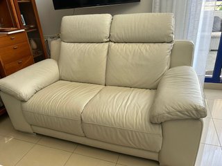 Sofas de piel beige, Italiano.