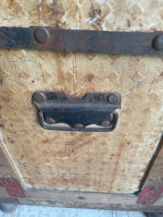 Baúl antiguo de madera