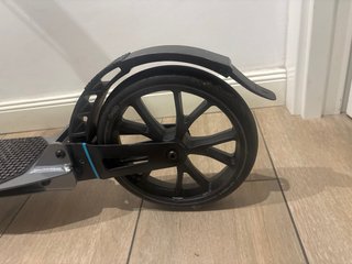Patinete con frenos y suspensión No eléctrico