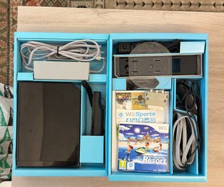 Nintendo Wii Negra + Wii Sports + Resort Pak