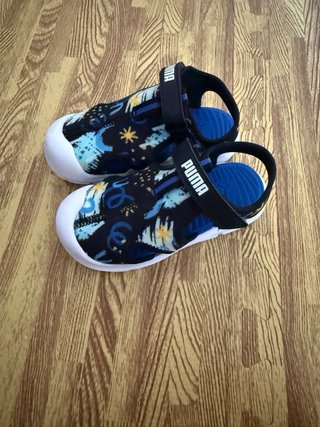 Sandalias Puma Niño Talla 25 Una sola vez puesta