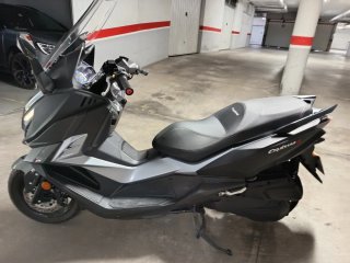 SYM Cruisym 125cc Scooter Negro/Plata