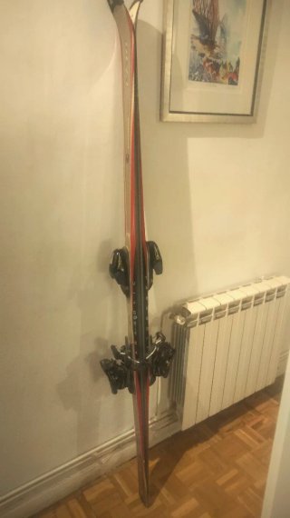 Esquís Elan con fijaciones