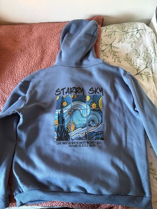 Sudadera azul con capucha