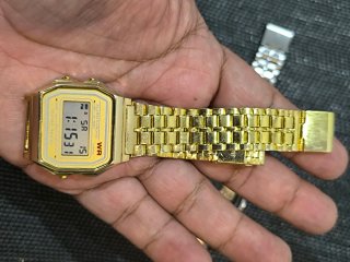 Reloj tipo Ca - sio Dorado Mujer