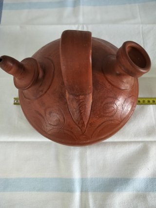 Botijo bajo de barro.