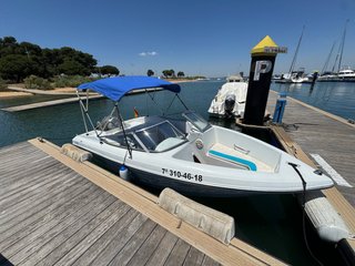 Se alquila pantalan de 6 metros en el Club Nautico