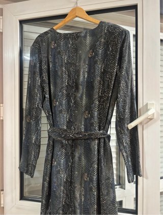 Vestido Massimo Dutti estampado serpiente T42