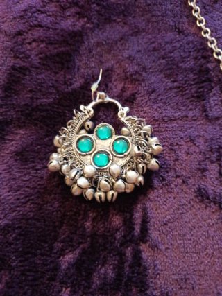 Conjunto collar y pendientes plateados