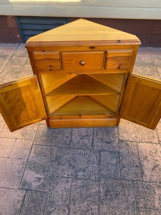 Mueble Esquinero de Madera de Pino