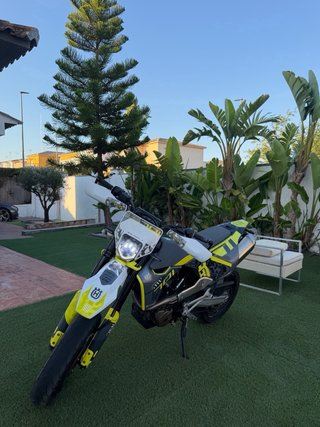 Husqvarna 701 Supermoto 2020 Gris/Amarillo
