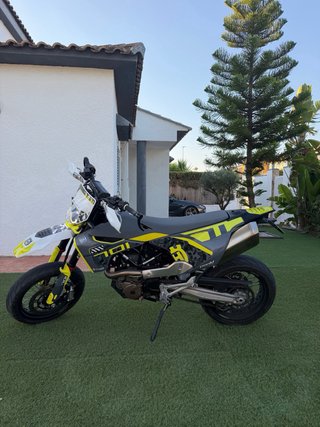 Husqvarna 701 Supermoto 2020 Gris/Amarillo