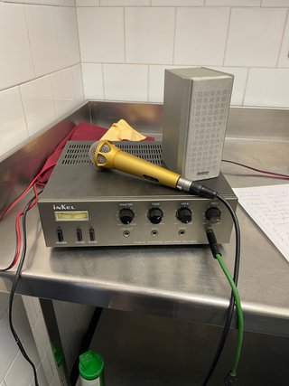 Amplificador Inkel PA-1000 con Micrófono y Altavoz