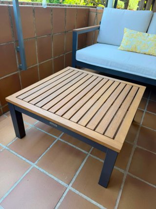 Tavolo ausiliario da giardino in legno e metallo