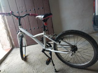 Bicicleta infantil blanca
