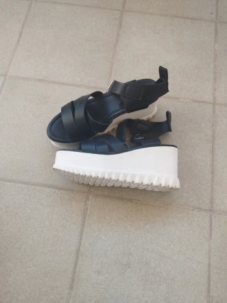 Sandalias negras de plataforma